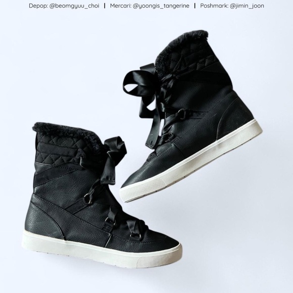 Black fur boots 🖤 - Picture 2 of 3